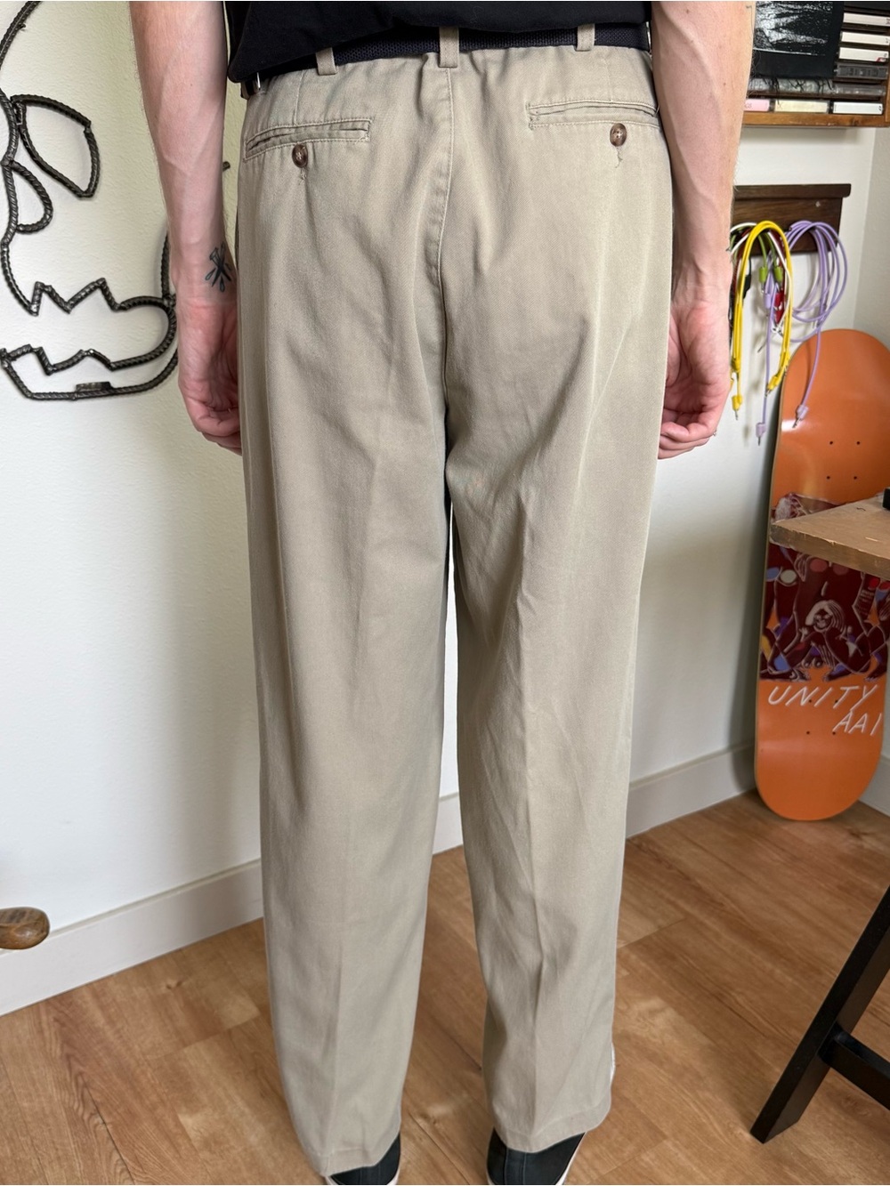 Northwest Territory Khaki Beige Pleated Men’s Pants - Picture 4 of 8